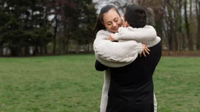 Relationship Tips: रिश्ते में ऐसे बनाए रखें प्यार औऱ अपनापन