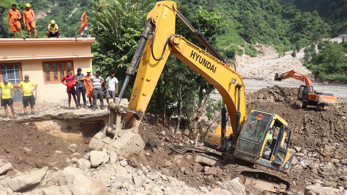 https://www.jagranimages.com/images/newimg/24082022/24_08_2022-rescueindehradun_23006722.jpg