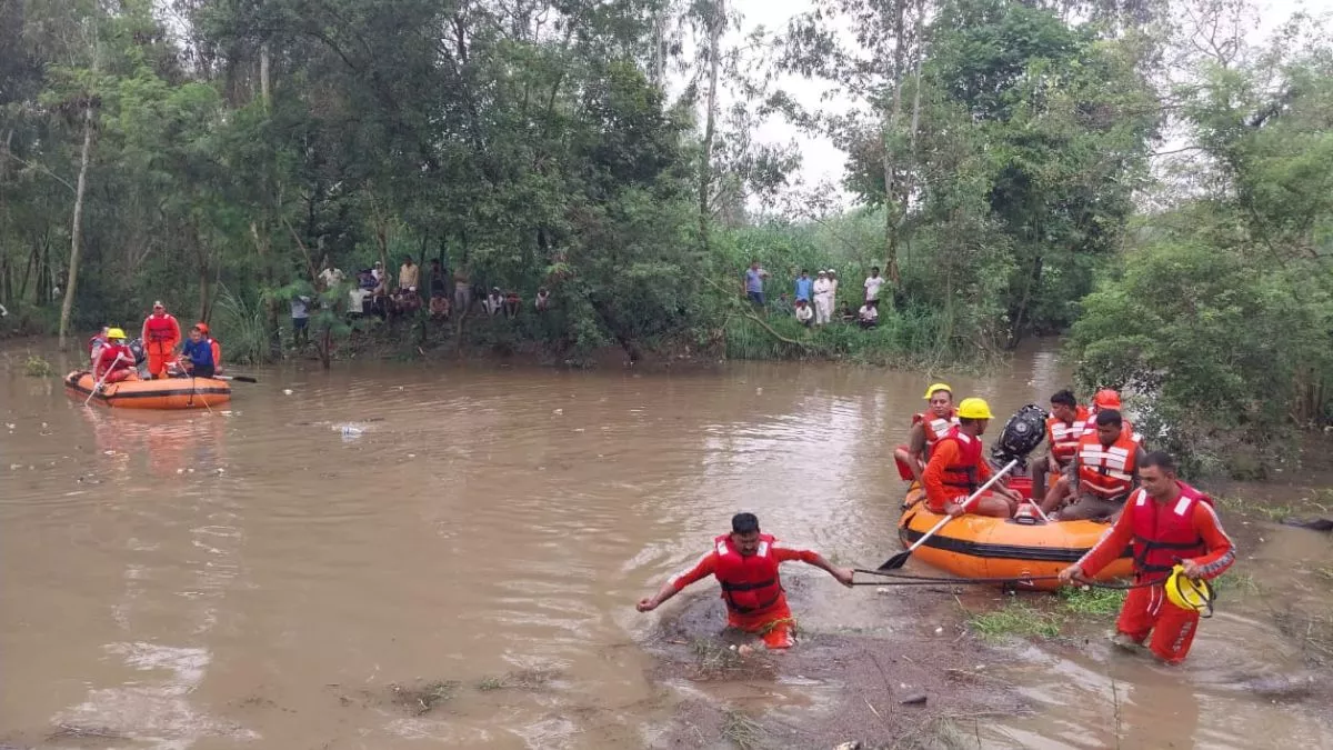 Saharanpur Accident: ट्रैक्टर ट्राली नदी में पलटने से भीषण हादसा, पांच और  शव मिले, नौ हुई मृतक संख्या - tractor trolley overturned and fell in river  five deadbodied recover total nine dead