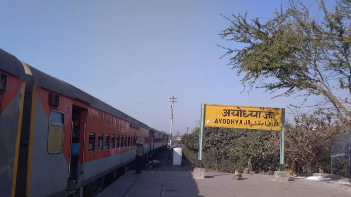 Train News: अयोध्या और वाराणसी जाना हुआ आसान