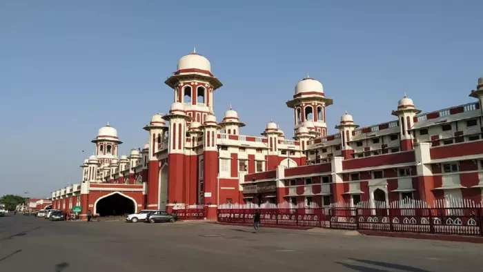 Lucknow News: लखनऊ के चारबाग स्टेशन का मामला