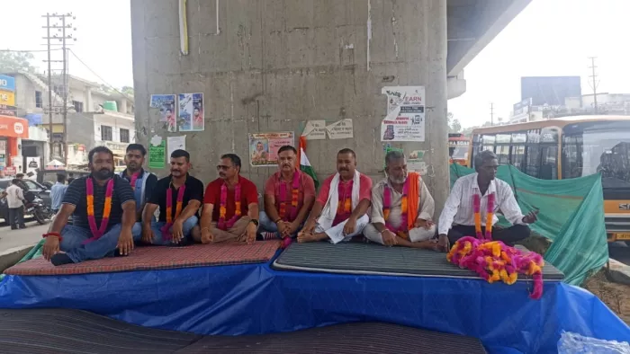 नेताओं का रिहाई के लिए सांबा चौक में भूख हड़ताल शूरू