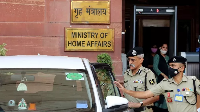 दिल्ली के पूर्व परिवहन आयुक्त आरके वर्मा के खिलाफ चलेगा भ्रष्टाचार का मुकदमा।