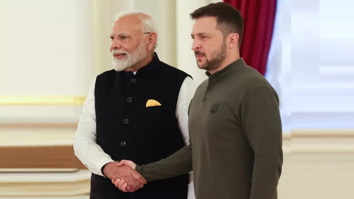 जेलेंस्की ने कहा कि भारत बड़ा देश है जो पुतिन को रोक सकता है।