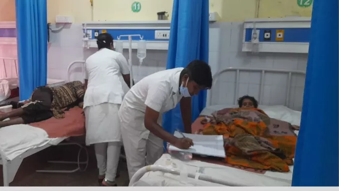 जलजनित बीमारी की चपेट में आए दर्जनों ग्रामीण