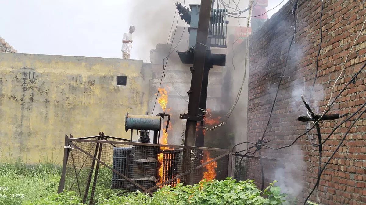 UPPCL : ट्रांसफार्मर में हुआ तेज धमाका, पूरे इलाके की बत्ती गुल- अब इतने दिन तक होगी लाइट की दिक्कत