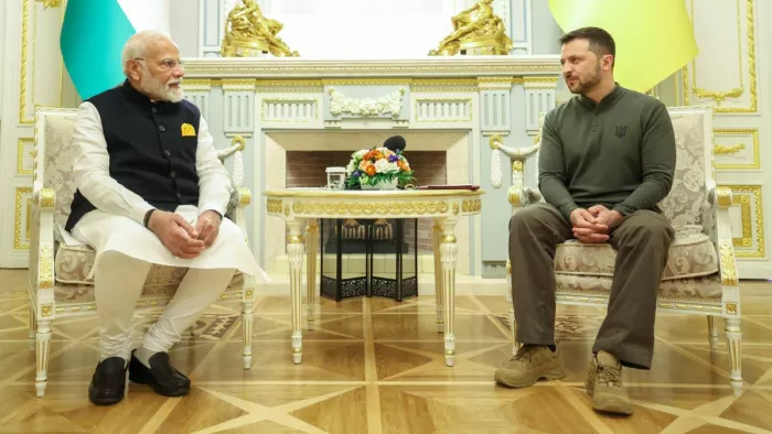 प्रधानमंत्री नरेंद्र मोदी और यूक्रेन के राष्ट्रपति वोलोदिमिर जेलेंस्की। फोटोः @narendramodi ।
