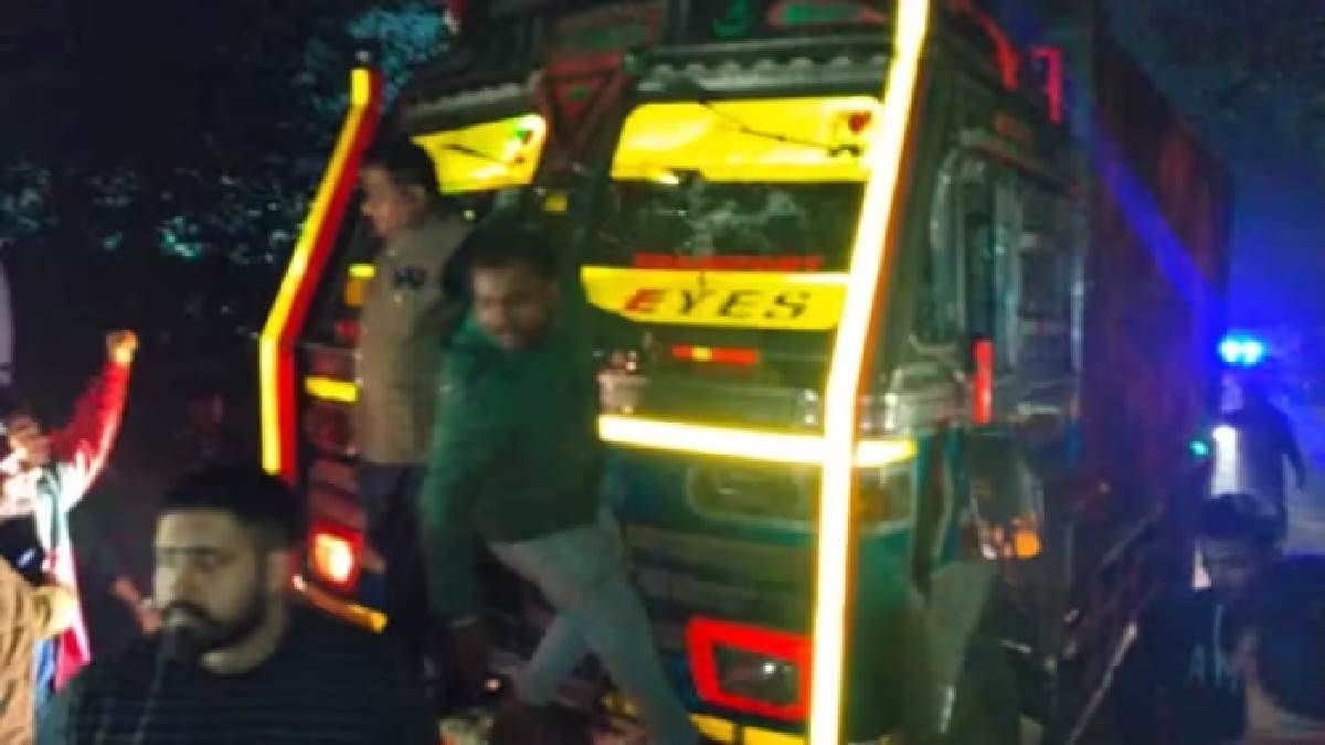 https://www.jagranimages.com/images/newimg/24082024/24_08_2024-truck_recoverd_23783646.jpg