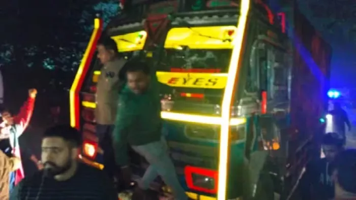 गोरक्षा दल ने गोमांस लदे ट्रक को पकड़ा (फाइल फोटो)