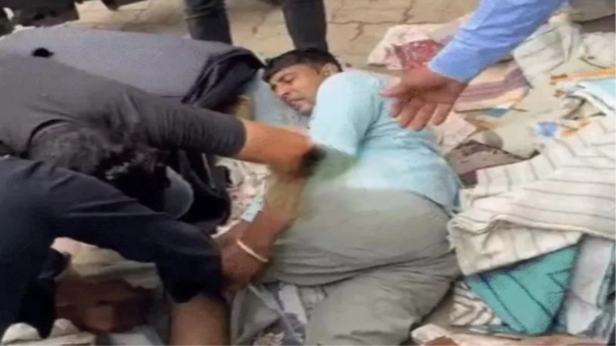 Rohtak news स्पीकर चालू करने भेजा तो चला दी गाड़ी, तीन लड़कियों समेत चार को किया घायल