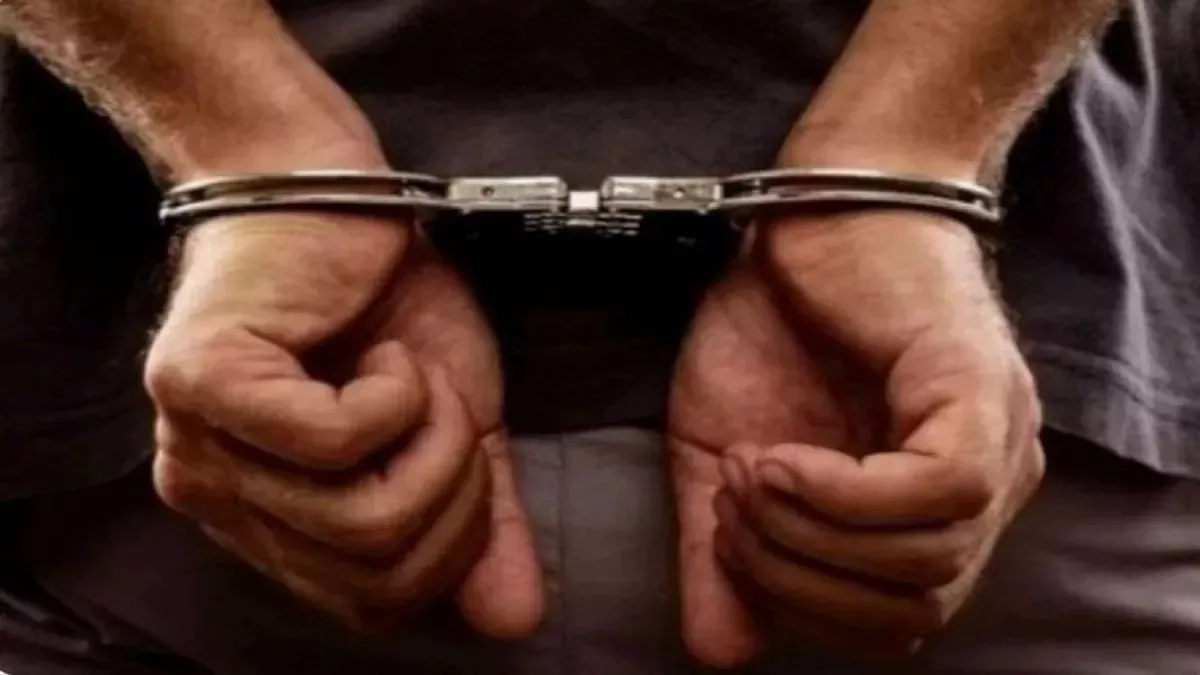 https://www.jagranimages.com/images/newimg/24082025/24_08_2025-arrest_12_24023392.jpg