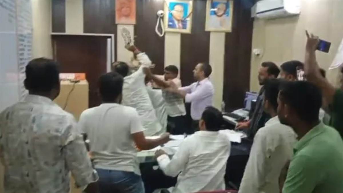 https://www.jagranimages.com/images/newimg/24082025/24_08_2025-attack_24023289.jpg