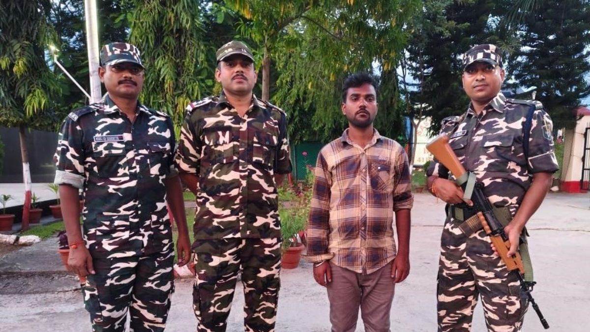 https://www.jagranimages.com/images/newimg/24082025/24_08_2025-bangladeshi_24023704.jpg
