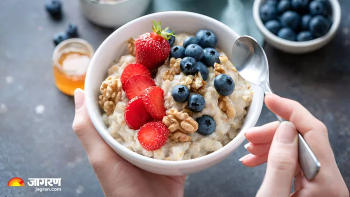 हेल्दी ब्रेकफास्ट के लिए बेस्ट ऑप्शन हैं 5 टेस्टी Breakfast Bowls (Image Source: Freepik)