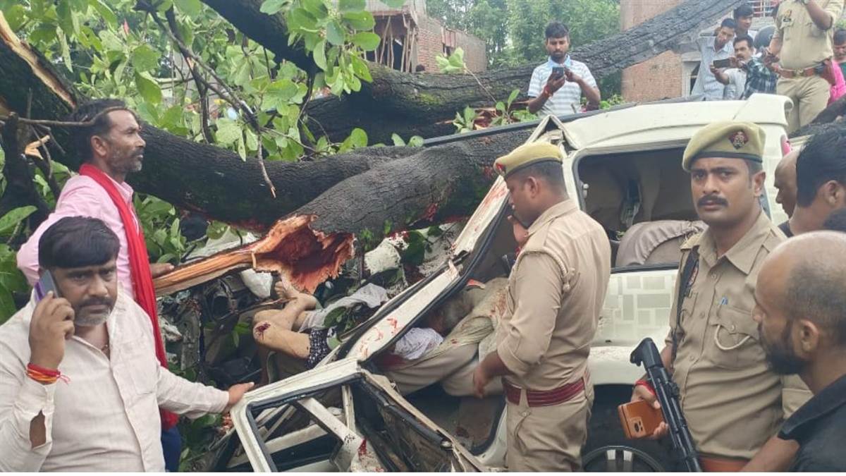 https://www.jagranimages.com/images/newimg/24082025/24_08_2025-chitrakoot_accident_24023516.jpg