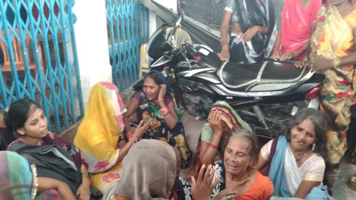 https://www.jagranimages.com/images/newimg/24082025/24_08_2025-fatehpur_explosion__24023421_15120267.jpg