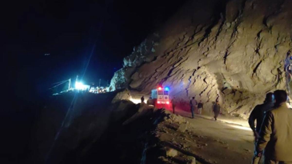 https://www.jagranimages.com/images/newimg/24082025/24_08_2025-high-way-blocked_24023805.jpg