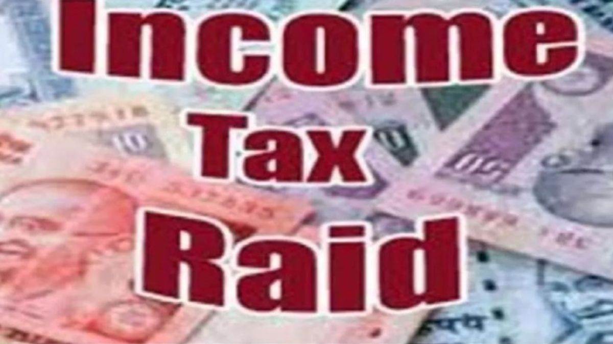 https://www.jagranimages.com/images/newimg/24082025/24_08_2025-income_tax_raid_demo_picture_24023156.jpg