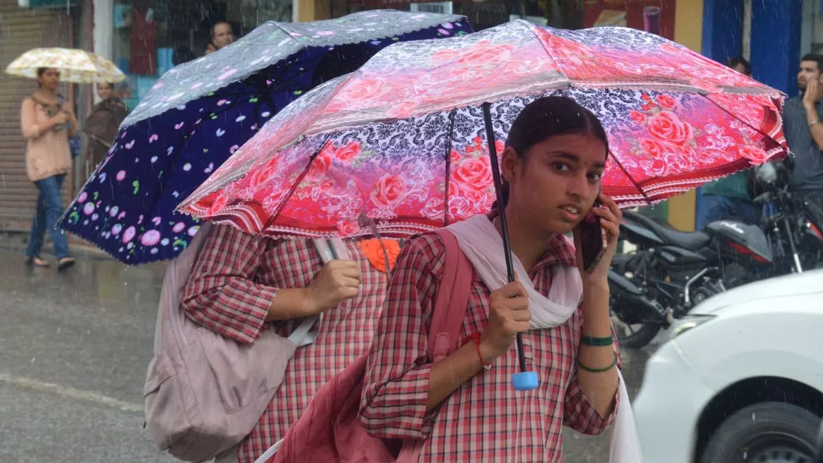J&K Weather: जम्मू-कश्मीर में अचानक मौसम बदलने से चार की मौत, 48 घंटे बेहद संवेदनशील; स्वास्थ्य कर्मियों की छुट्टी रद