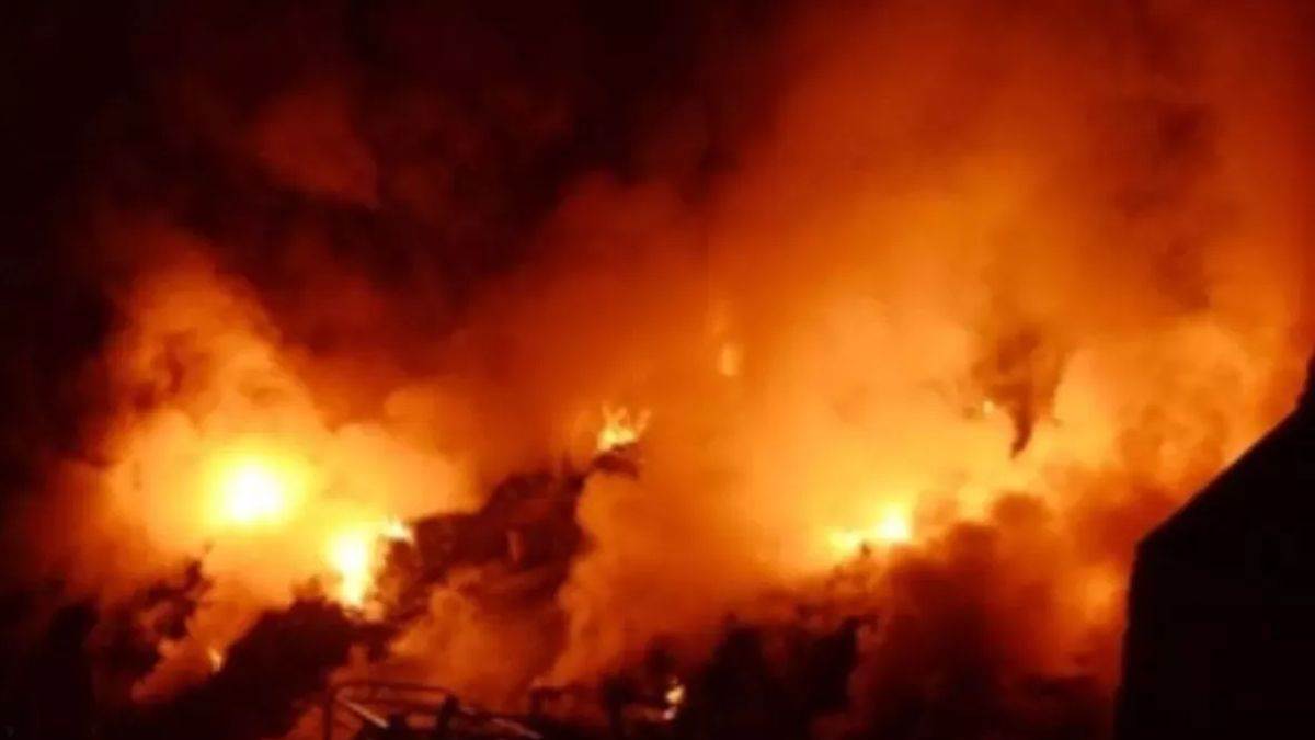https://www.jagranimages.com/images/newimg/24082025/24_08_2025-london_indian_restaurant_fire_24023943.jpg