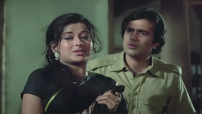 राजेश खन्ना और मौसम चटर्जी (फोटो क्रेडिट- स्क्रीन शॉट)