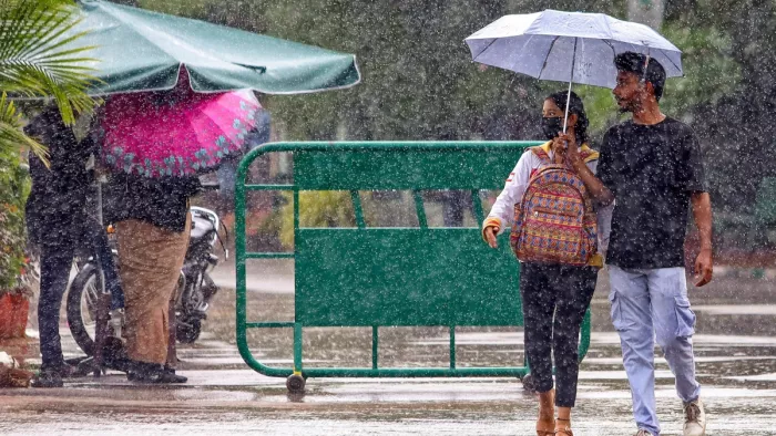 हिमाचल और उत्तराखंड में भारी बारिश का अलर्ट (फाइल फोटो)