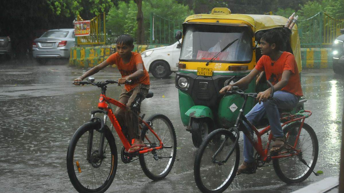 https://www.jagranimages.com/images/newimg/24082025/24_08_2025-rain_5_24023108.jpg