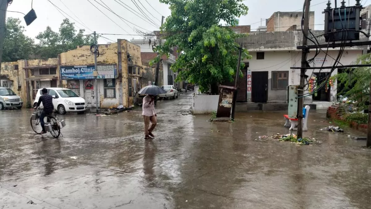 Punjab Rain: फाजिल्का में झमाझम बारिश, गर्मी से मिली राहत; बाढ़ प्रभावित क्षेत्रों में ग्रामीणों की बड़ी परेशानी
