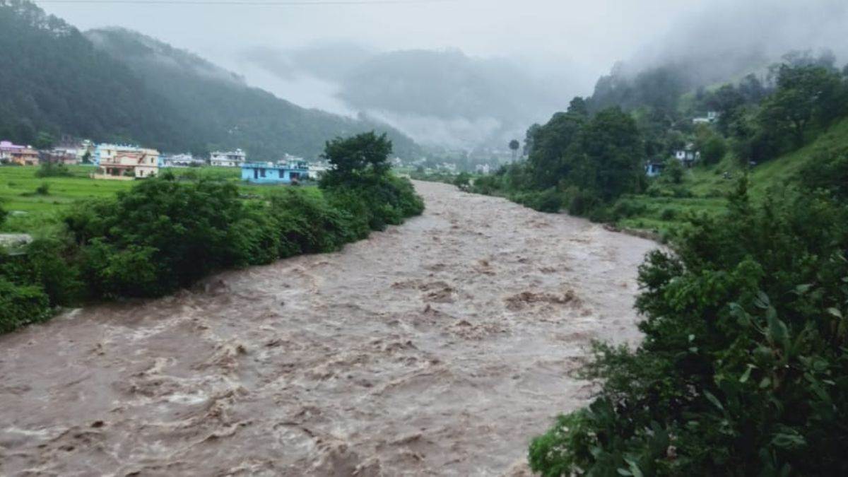 https://www.jagranimages.com/images/newimg/24082025/24_08_2025-river_water_increased_24023182.jpg