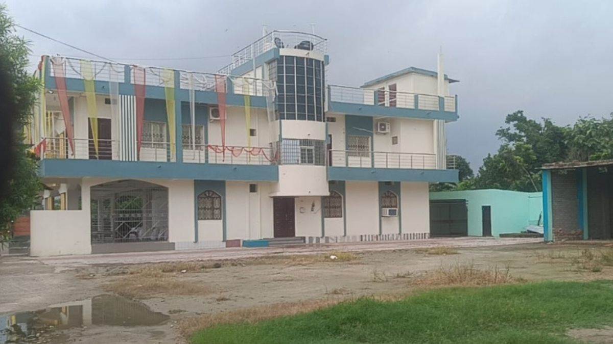 https://www.jagranimages.com/images/newimg/24082025/24_08_2025-rosera_engineer_house_24023738.jpg
