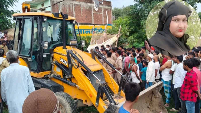 मौके पर जुटी ग्रामीणों की भीड़, इनसेट में मृतक महिला। जागरण