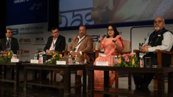 आयोजन के दौरान साइबर क्राइम से बचने और सही जानकारी प्राप्त करने पर जोर दिया गया।