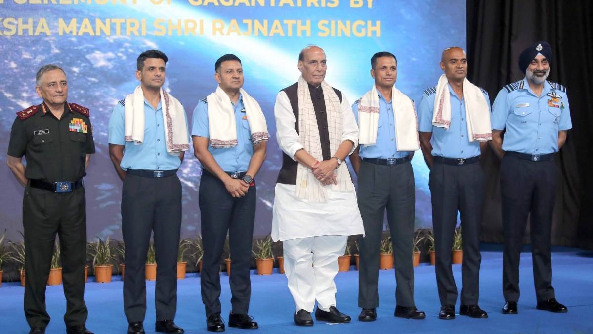 https://www.jagranimages.com/images/newimg/24082025/24_08_2025-shubhanshu_24023520.jpg