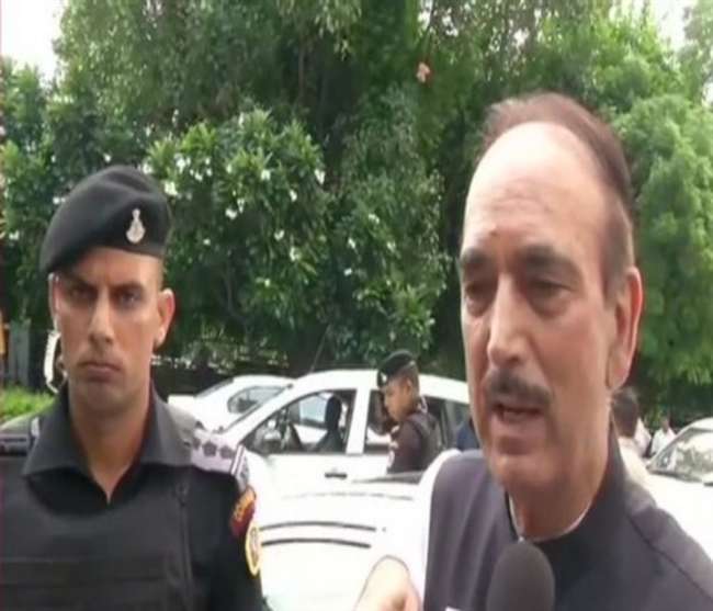 Ghulam Nabi Azad in Jammu: कश्मीर दौरा कर जम्मू पहुंचे गुलाम नबी आजाद ने कहा घाटी के हालात बहुत खराब हैं
