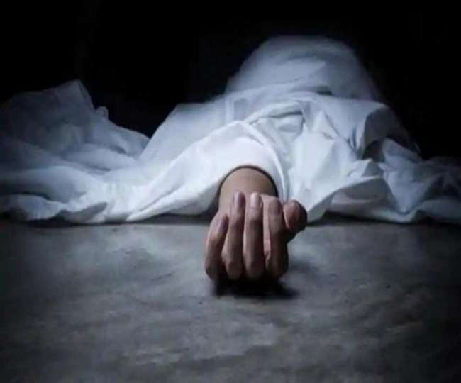 अकेले रहती थी मृतका विनीता यादव। दो दिन से कमरे में पड़ा था शव।