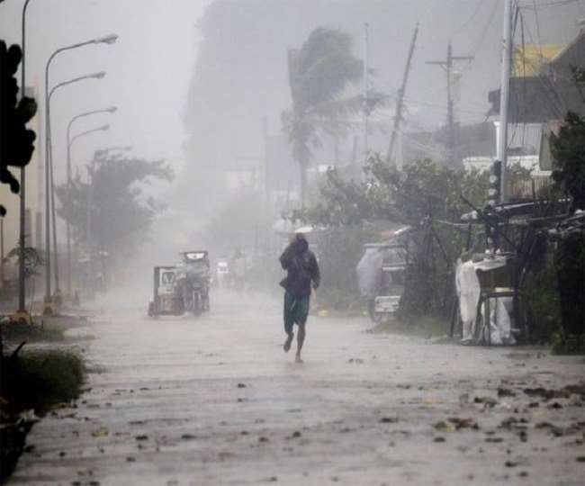 मौसम विभाग ने यूपी-दिल्ली सहित कई राज्यों में भारी बारिश की संभावना व्यक्त की है (फाइल फोटो)