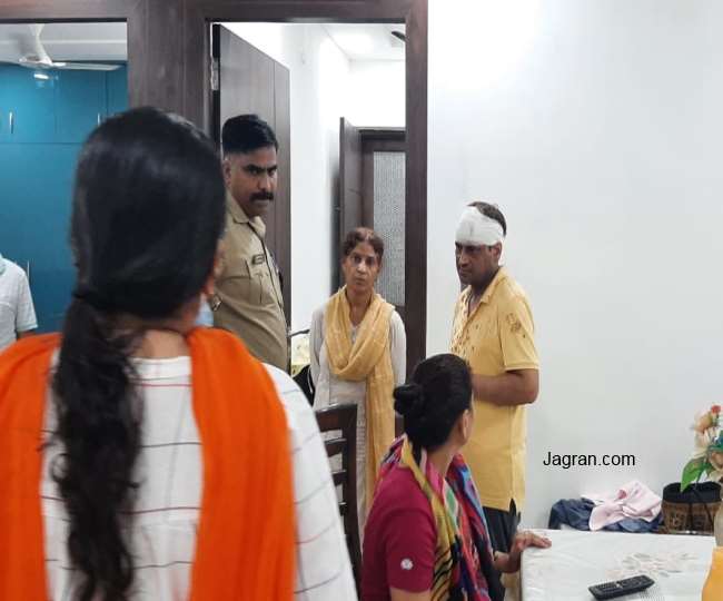 Robbery Case Agra: आगरा में डाक्टर के घर डकैती केस, फरार दो बदमशों पर इनाम घोषित, तीन और जेल भेजे