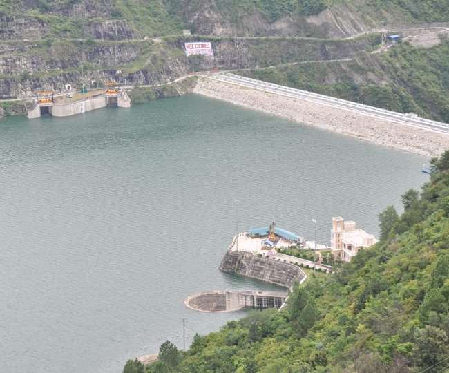 टिहरी बांध में आज शुक्रवार को पहली बार 830 मीटर जलस्तर भरा गया है।