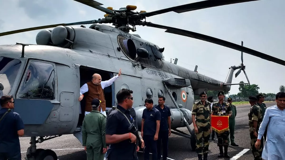 Amit Shah in Bihar Photos : मां काली की पूजा और SSB जवानों के साथ लंच, देखें केंद्रीय गृह मंत्री की खास तस्वीरें