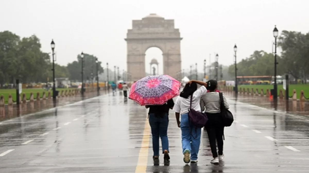 दिल्ली-NCR में कैसा रहेगा मौसम? लगातार तीसरे दिन भी जाम के जाल में फंसे लोग; बारिश से मौसम हुआ सुहावना