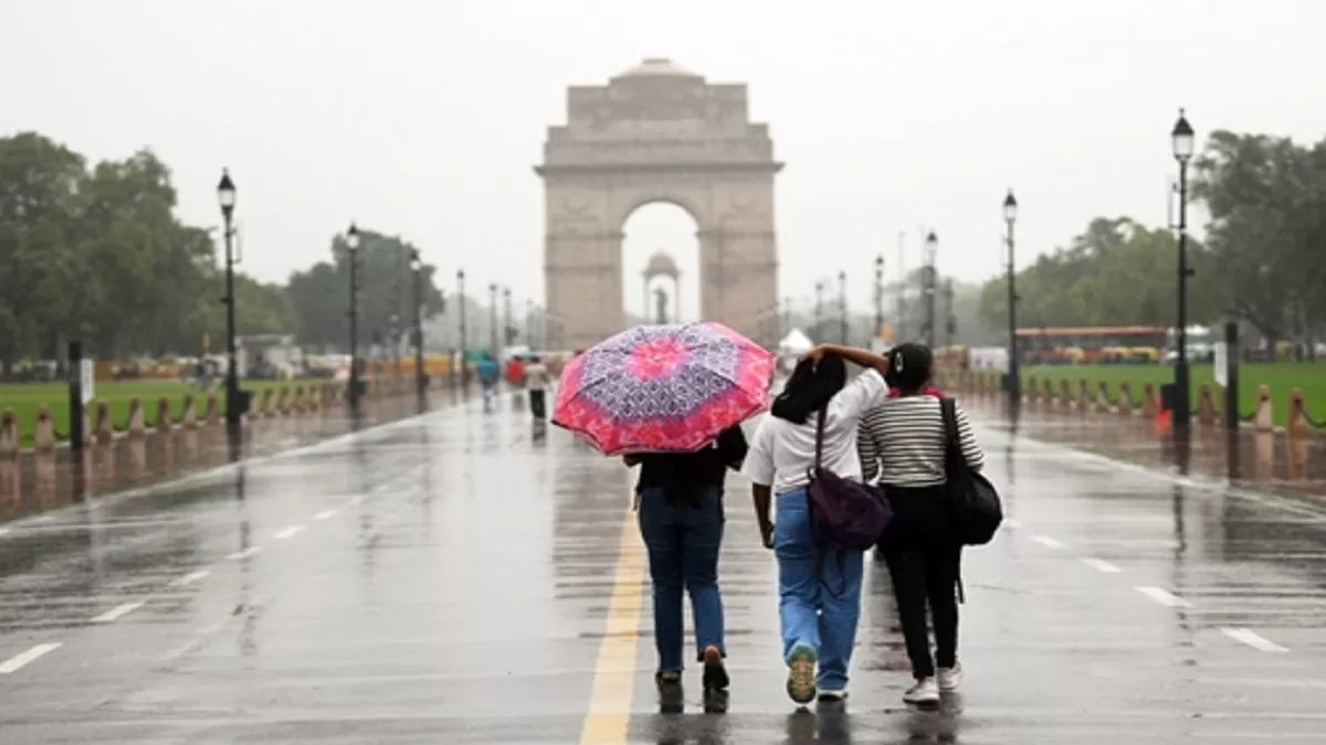 Delhi Rain Alert: दिल्ली-NCR में कैसा रहेगा मौसम? लगातार तीसरे दिन भी जाम के जाल में फंसे लोग; बारिश से मौसम हुआ सुहावना