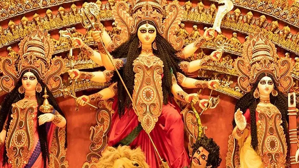 Durga Puja 2022: कतरास में दिख रही विदेशी इमारतों की झलक, यहां हंगरी के संसद से डिजनी पैलेस तक - Durga Puja 2022 Glimpses of foreign buildings visible in Katras from Hungarian