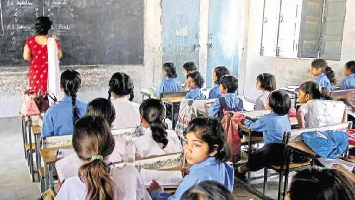 Education In UP: आठ प्रतिशत बच्चों को नहीं मिलीं मुफ्त किताबें, सरकार का दावा- 10 से 15 दिनों में सभी को मिलेंगी