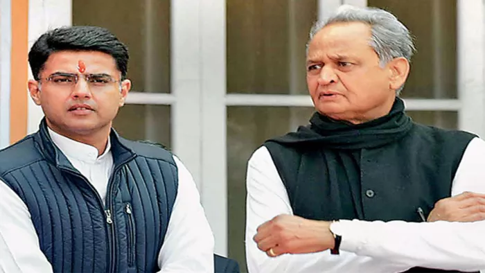 गहलोत ने कांग्रेस अध्यक्ष के चुनाव में उतरने को हामी दे दी है।