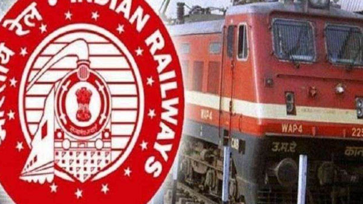 लंबी वेटिंग व आरक्षित टिकट न मिल पाने की परेशानी देखते हुए रेलवे ने त्योहार विशेष ट्रेनों की घोषणा की