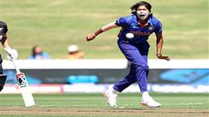 भारतीय महिला तेज गेंदबाज झूलन गोस्वामी (एपी फोटो)