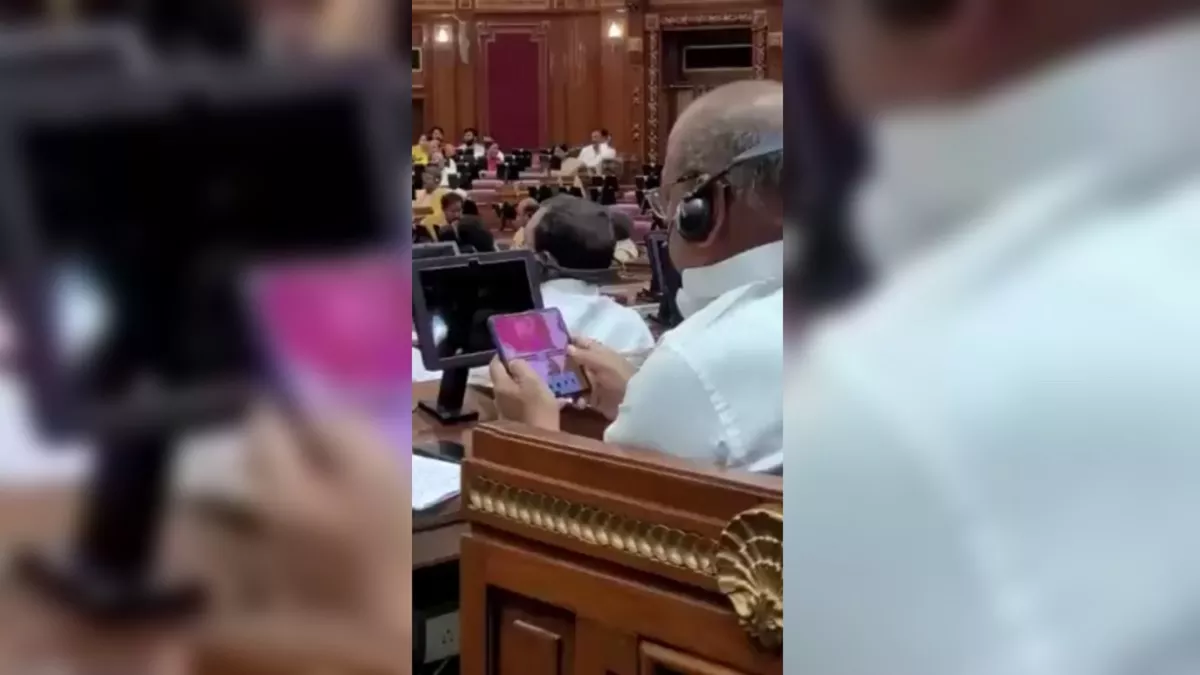Video: विधानसभा सदन में बैठे भाजपा विधायक का मोबाइल पर गेम खेलते वीडियो वायरल, Twitter पर सपा ने साधा निशाना