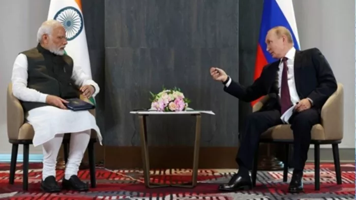 रूसी राष्ट्रपति व्लादिमीर पुतिन से वार्ता करते पीएम मोदी