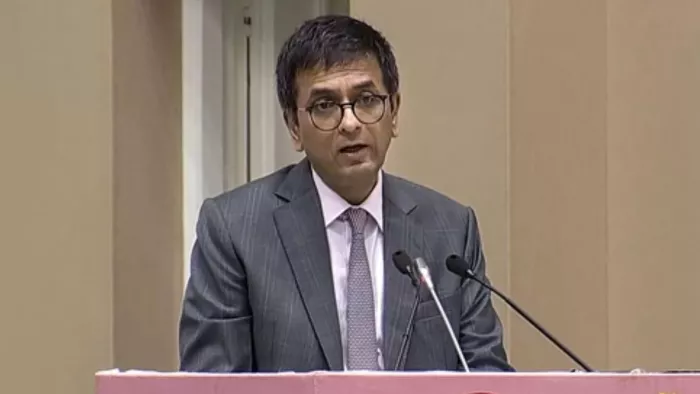 बार काउंसिल आफ इंडिया द्वारा आयोजित अंतरराष्ट्रीय अधिवक्ता सम्मेलन के उद्घाटन सत्र को संबोधित करते हुए सीजेआई डीवाई चंद्रचूड़।फोटोः पीटीआई।