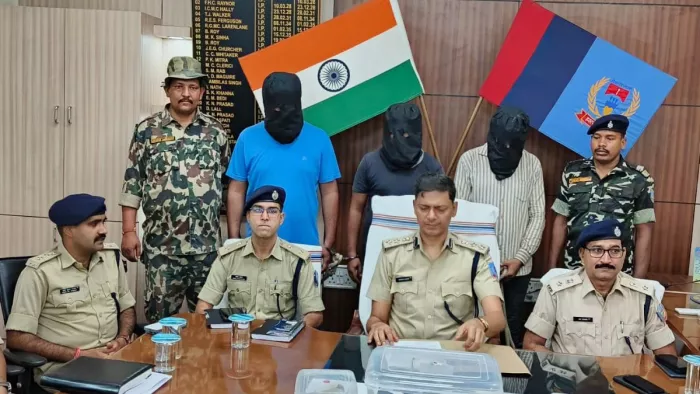 घटना की खुलासा करते एसएसपी संजीव कुमार।